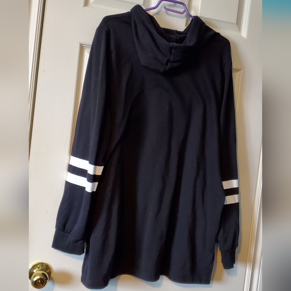 Bratz 2001 Hoodie - Picture 2 of 4